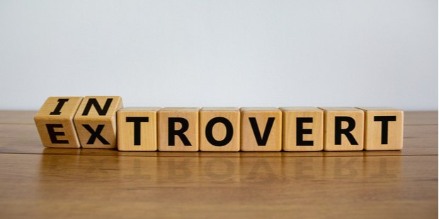 cubes with letters on them spelling out introvert / extrovert by flipping the first two letters
