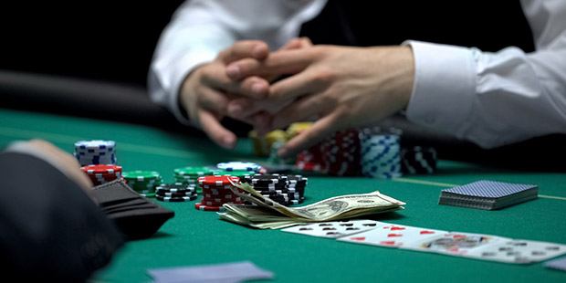A guide to playing in online poker cash games.