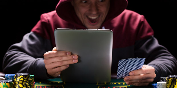 a happy online Everygame Poker player